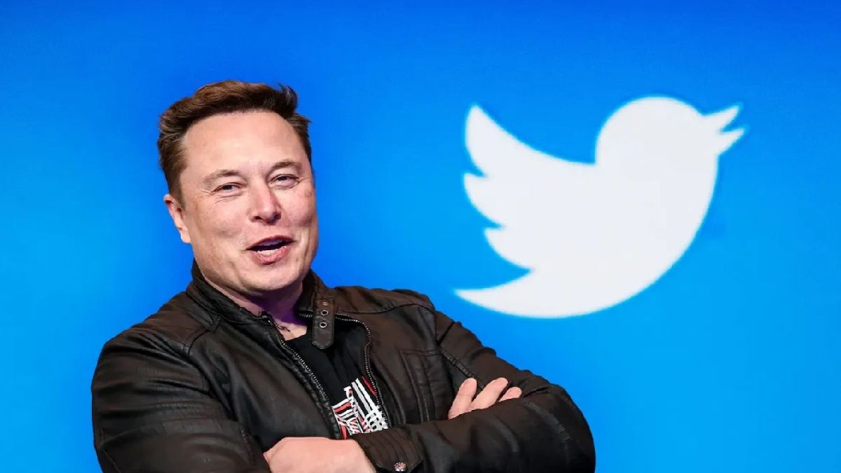 Musk se hace cargo de Twitter y despide a los jefes